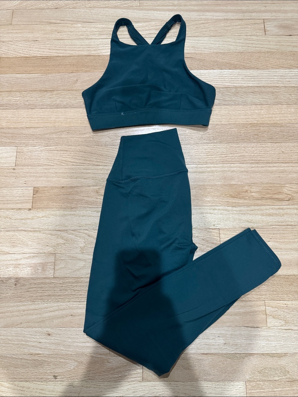 ALO dark green airbrush legging and sports bra XS
